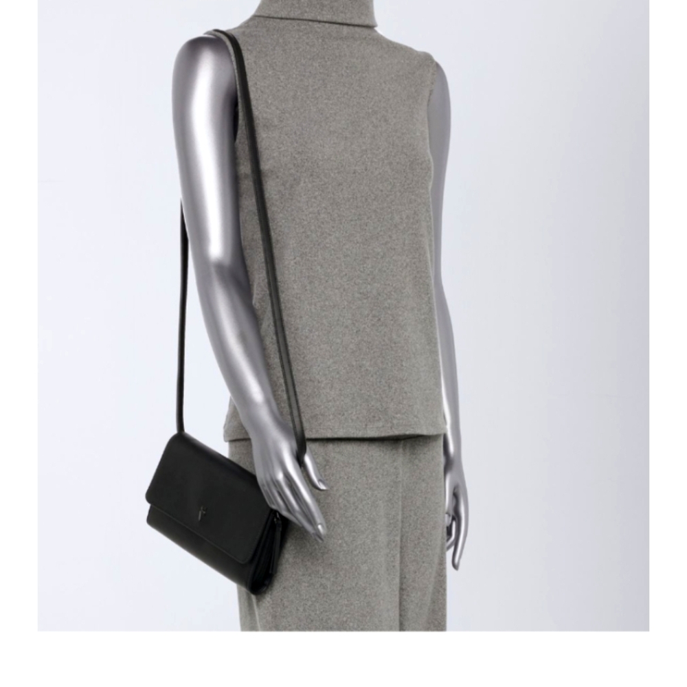 SIMPLE VERA - Vera Wang Elegant Black Crossbody Bag with Modern Appeal